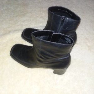 Sz 10 Bandolino Black Zip Leather Booties